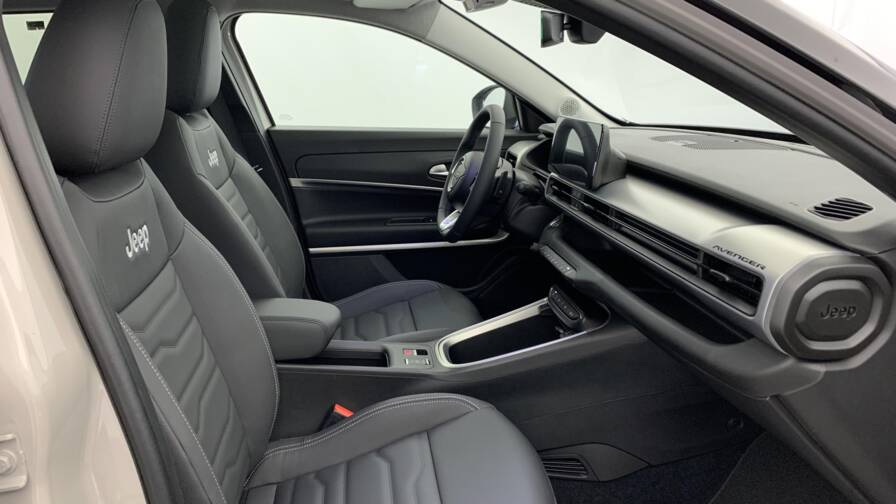 Mandataire Automobile neuf, recherche de Jeep Avenger-1-2-turbo-t3-110-ch-e-hybrid-bvr6-summit - E-Motors