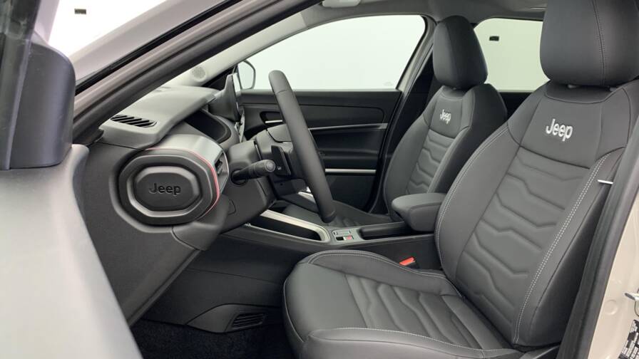 Mandataire Automobile neuf, recherche de Jeep Avenger-1-2-turbo-t3-110-ch-e-hybrid-bvr6-summit - E-Motors