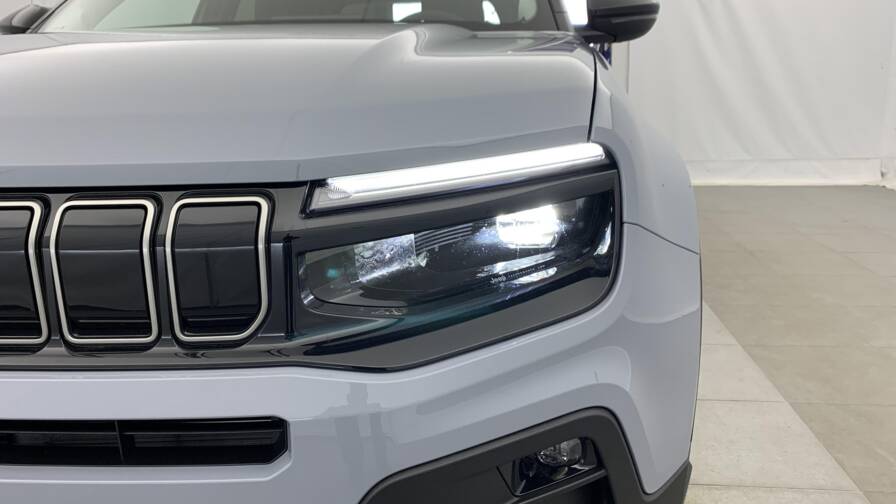 Mandataire Automobile neuf, recherche de Jeep Avenger-1-2-turbo-t3-110-ch-e-hybrid-bvr6-summit - E-Motors