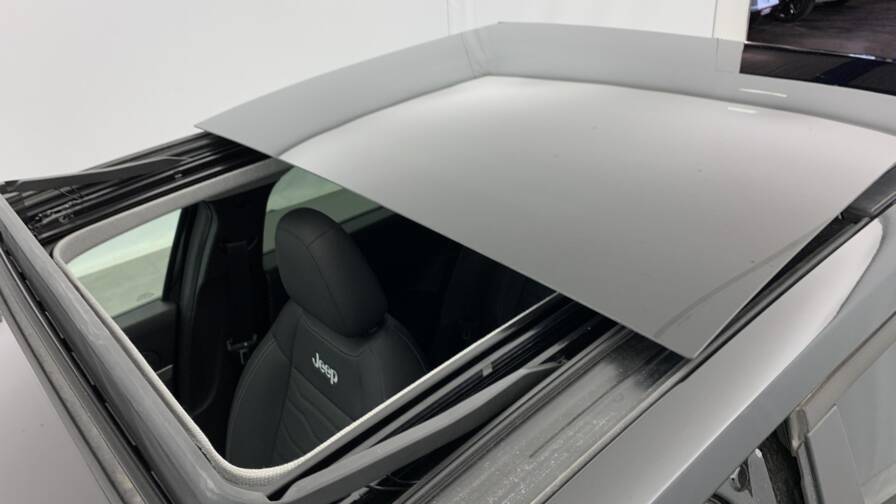 Mandataire Automobile neuf, recherche de Jeep Avenger-1-2-turbo-t3-110-ch-e-hybrid-bvr6-summit - E-Motors