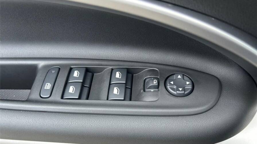 Mandataire Automobile occasion, recherche de Jeep Avenger-electrique-115-kw-4x2-altitude - E-Motors