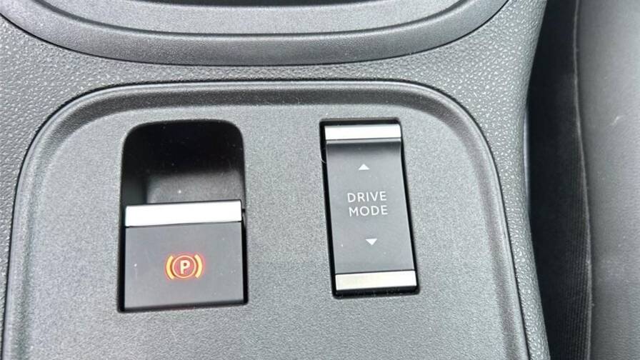 Mandataire Automobile occasion, recherche de Jeep Avenger-electrique-115-kw-4x2-altitude - E-Motors