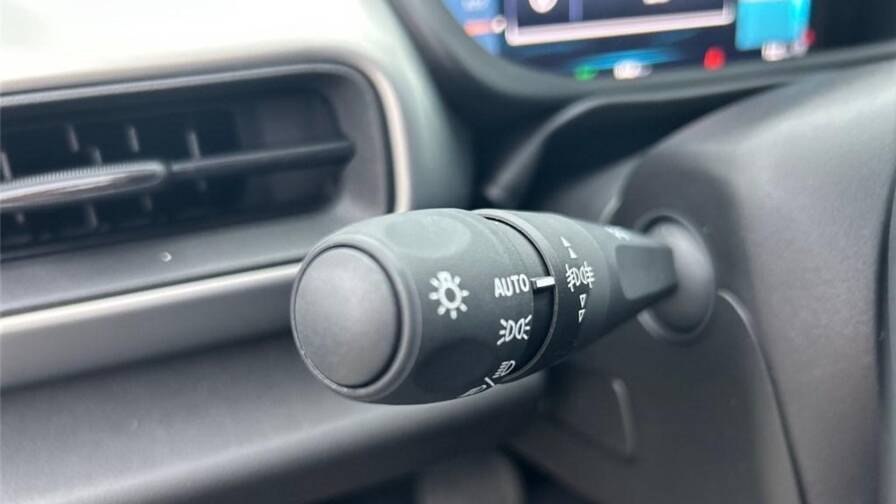 Mandataire Automobile occasion, recherche de Jeep Avenger-electrique-115-kw-4x2-altitude - E-Motors