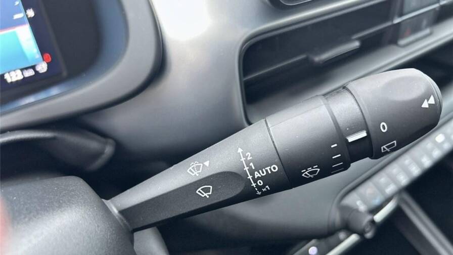 Mandataire Automobile occasion, recherche de Jeep Avenger-electrique-115-kw-4x2-altitude - E-Motors