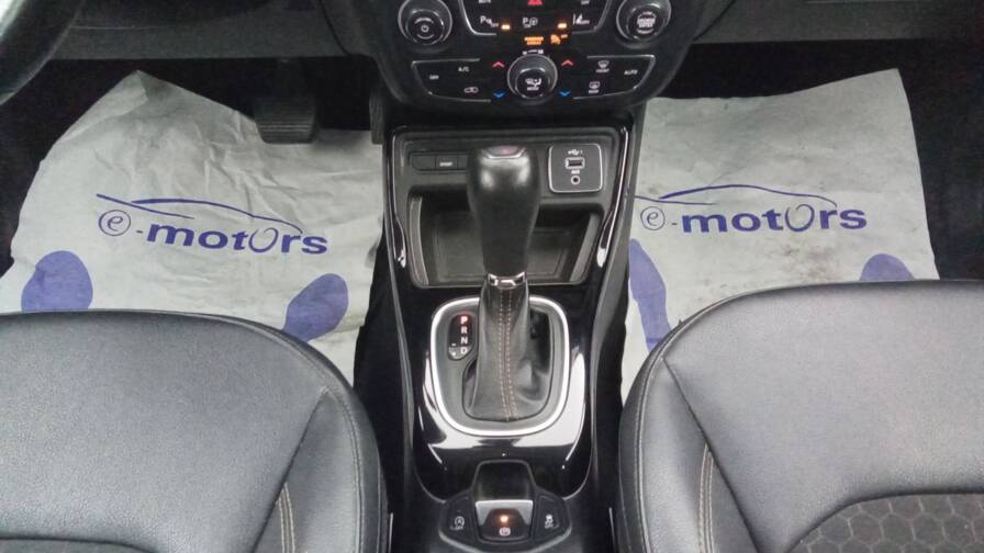 Mandataire Automobile occasion, recherche de Jeep Compass-1-3-gse-t4-150-ch-bvr6-limited - E-Motors