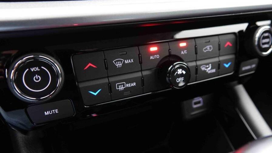 Mandataire Automobile neuf, recherche de Jeep Compass-1-5-t4-e-hybrid-dct-altitude - E-Motors