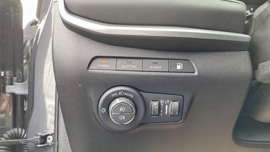 Mandataire Automobile occasion, recherche de Jeep Compass-ii-1-3-phev-t4-240-ch-4xe-eawd-limited - E-Motors