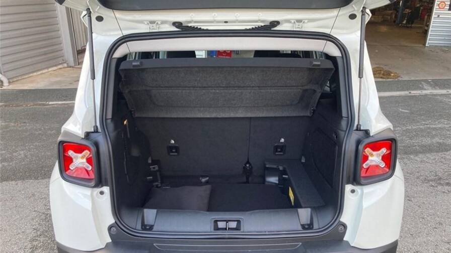 Mandataire Automobile occasion, recherche de Jeep Renegade-1-3-turbo-t4-190-ch-phev-bva6-4xe-eawd-limited - E-Motors