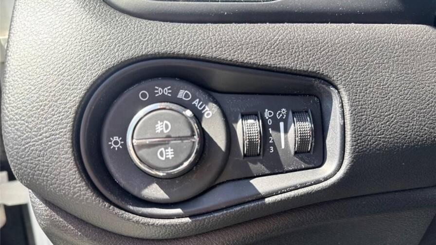 Mandataire Automobile occasion, recherche de Jeep Renegade-1-3-turbo-t4-190-ch-phev-bva6-4xe-eawd-limited - E-Motors