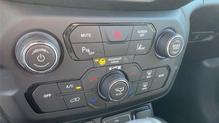 Mandataire Automobile occasion, recherche de Jeep Renegade-1-3-turbo-t4-240-ch-phev-at6-4xe-eawd-s - E-Motors