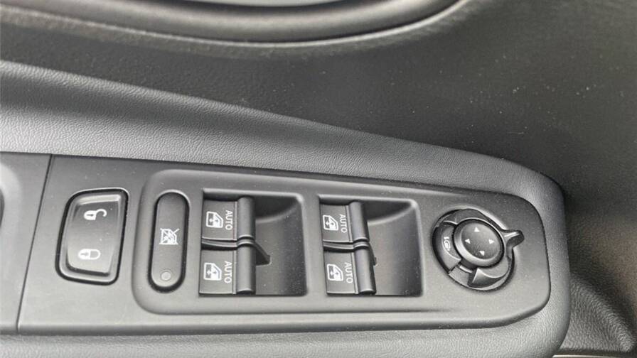 Mandataire Automobile occasion, recherche de Jeep Renegade-1-3-turbo-t4-240-ch-phev-bva6-4xe-eawd-north-star - E-Motors