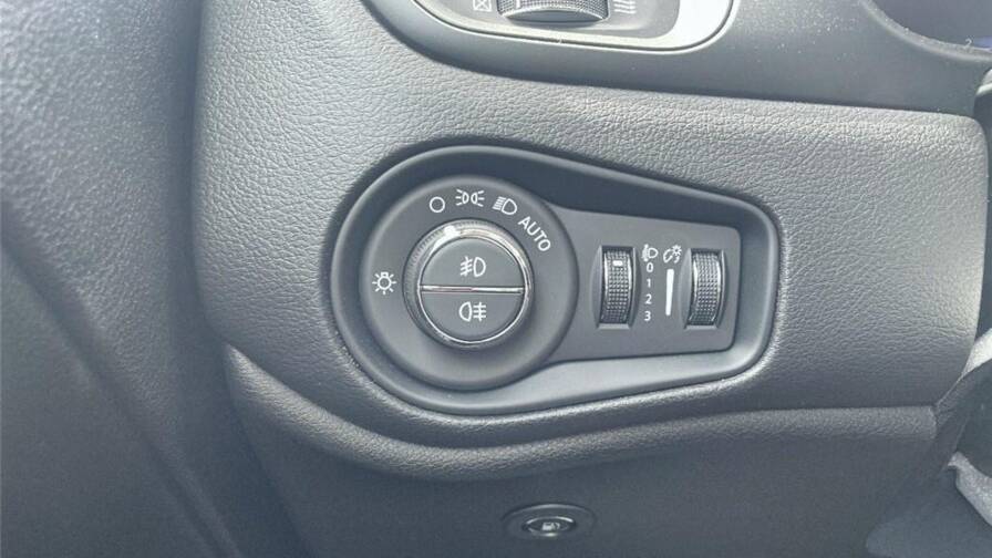 Mandataire Automobile occasion, recherche de Jeep Renegade-1-3-turbo-t4-240-ch-phev-bva6-4xe-eawd-north-star - E-Motors