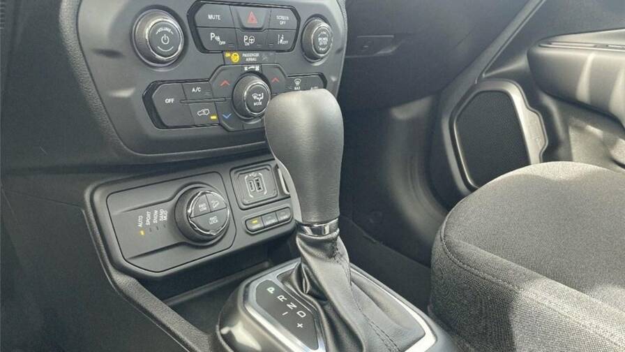 Mandataire Automobile occasion, recherche de Jeep Renegade-1-3-turbo-t4-240-ch-phev-bva6-4xe-eawd-north-star - E-Motors