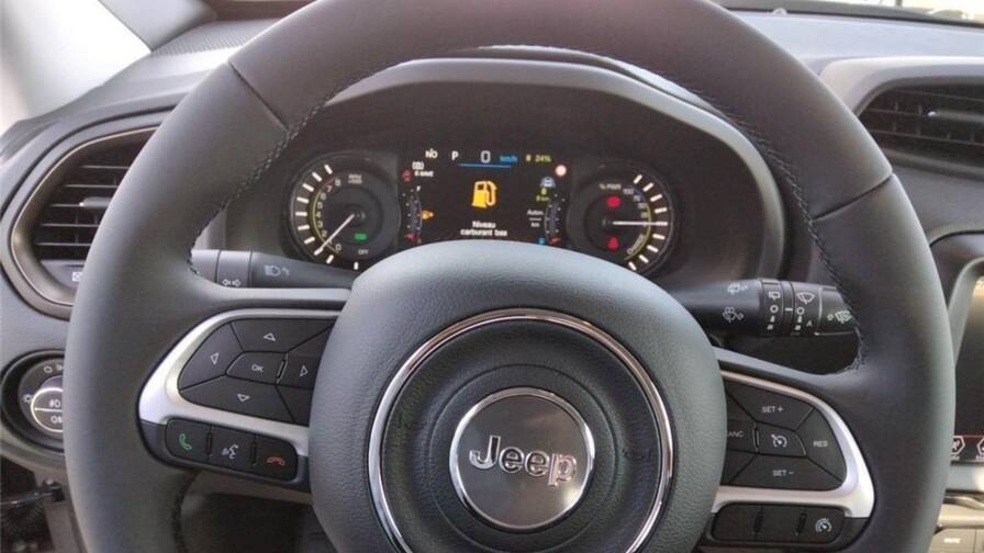 Mandataire Automobile occasion, recherche de Jeep Renegade-1-3-turbo-t4-240-ch-phev-bva6-4xe-eawd-upland - E-Motors