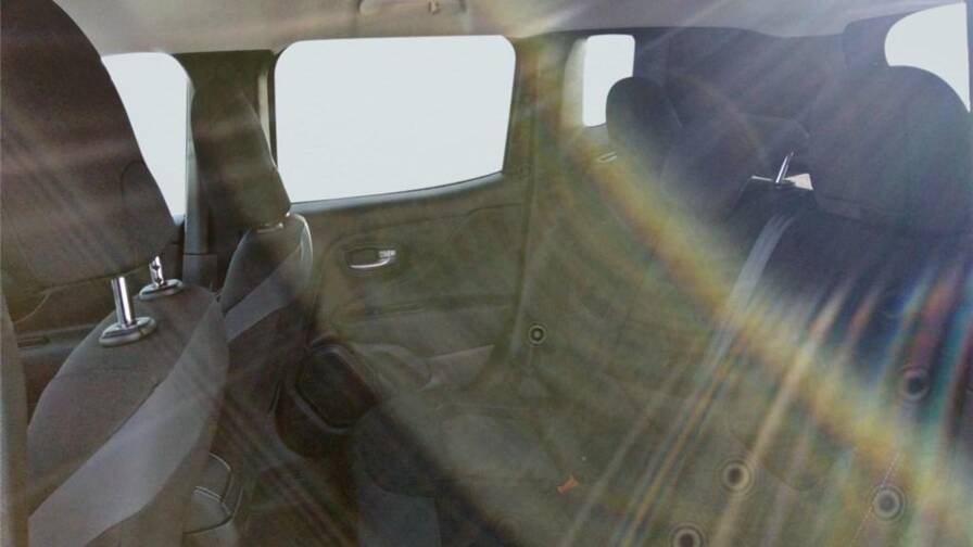 Mandataire Automobile occasion, recherche de Jeep Renegade-1-3-turbo-t4-240-ch-phev-bva6-4xe-eawd-upland - E-Motors