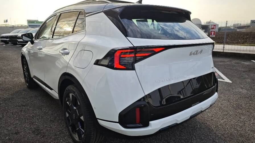 Mandataire Automobile neuf, recherche de Kia Sportage-t-gdi-245-isg-hybride-rechargeable-bva6-4x4-gt-line-plus-hayon-plus-toit-pano - E-Motors