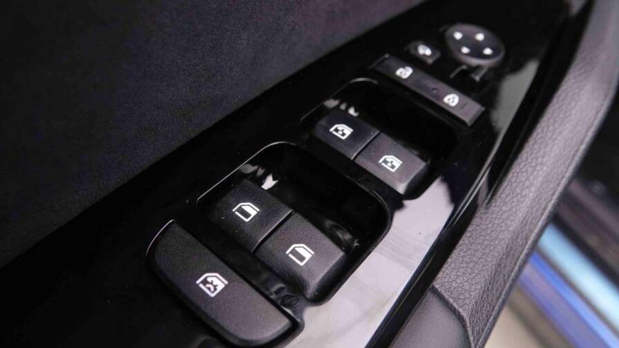 Mandataire Automobile neuf, recherche de Kia Sportage-1-6t-gdi-hev-215-gt-line - E-Motors