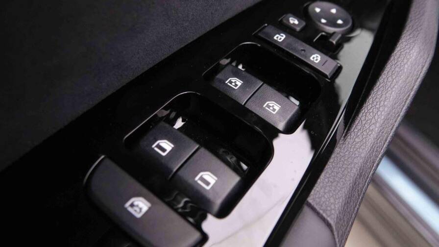 Mandataire Automobile neuf, recherche de Kia Sportage-1-6t-gdi-hev-215-gt-line - E-Motors