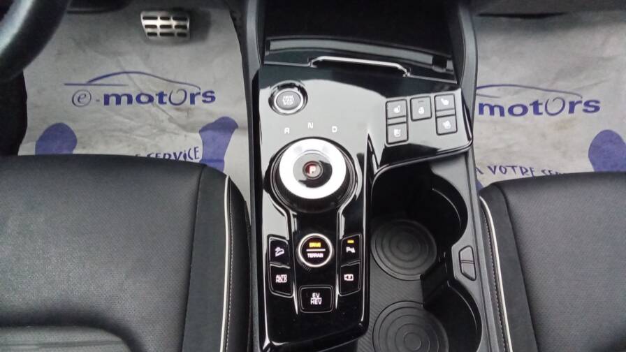 Mandataire Automobile occasion, recherche de Kia Sportage-1-6-t-gdi-265-isg-hybride-rechargeable-bva6-4x4-gt-line-premium-plus-attelage-amovible - E-Motors