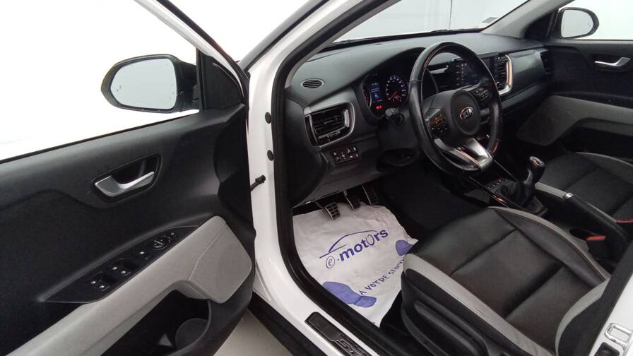 Mandataire Automobile occasion, recherche de Kia Stonic-1-0-t-gdi-120-ch-isg-bvm6-premium - E-Motors
