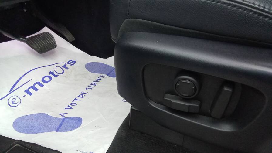 Mandataire Automobile occasion, recherche de Land rover Discovery-sd4-d240-se-7-places-plus-cuir-plus-toit - E-Motors