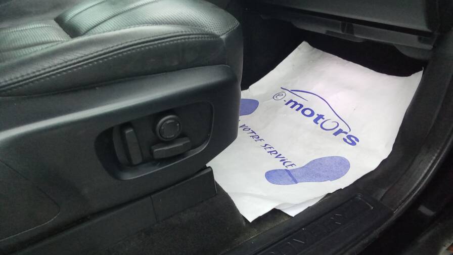 Mandataire Automobile occasion, recherche de Land rover Discovery-sd4-d240-se-7-places-plus-cuir-plus-toit - E-Motors