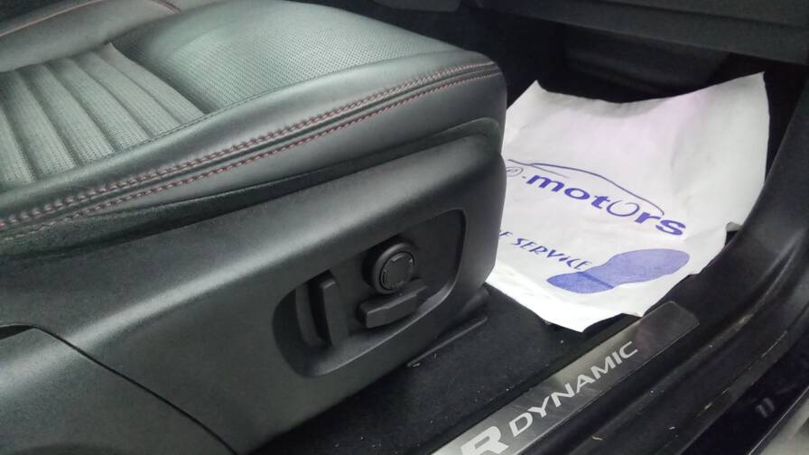 Mandataire Automobile occasion, recherche de Land rover Discovery-sport-d150-r-dynamic-se-cuir - E-Motors