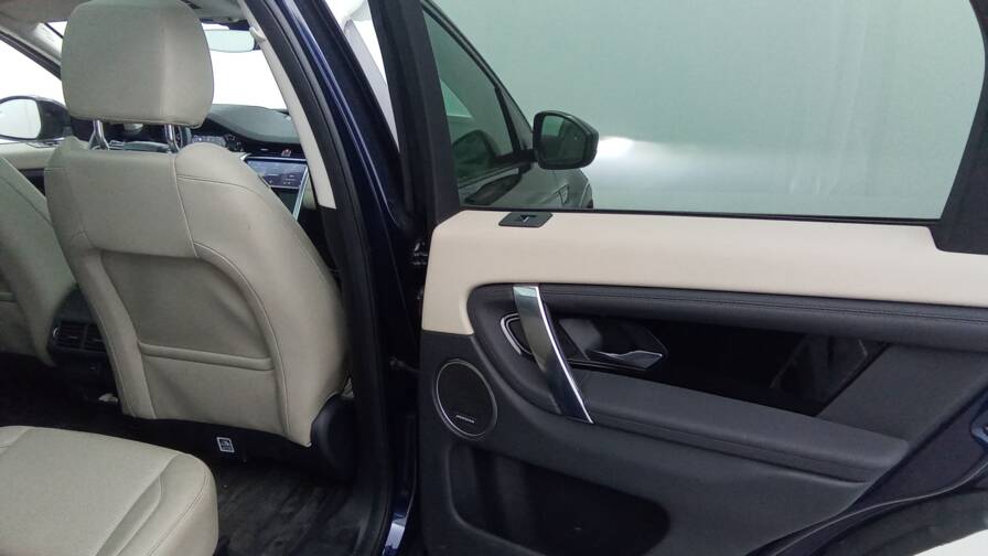 Mandataire Automobile occasion, recherche de Land rover Discovery-sport-mark-vii-p300e-phev-awd-bva-se-plus-cuir-plus-toit - E-Motors