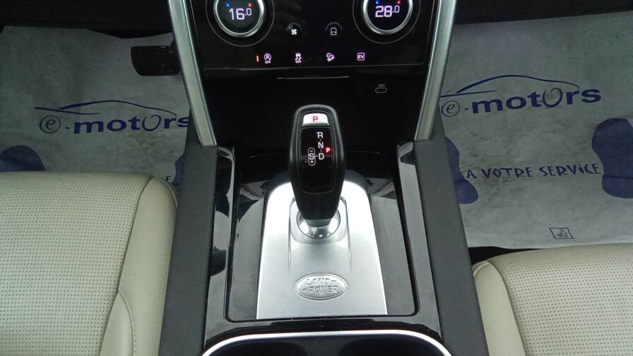 Mandataire Automobile occasion, recherche de Land rover Discovery-sport-mark-vii-p300e-phev-awd-bva-se-plus-cuir-plus-toit - E-Motors