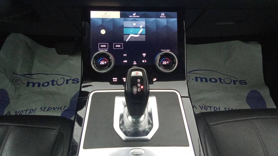 Mandataire Automobile occasion, recherche de Land rover Range-rover-evoque-mark-iii-p300e-phev-awd-bva8-se-plus-attelage - E-Motors