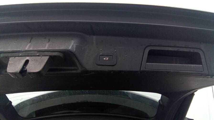 Mandataire Automobile occasion, recherche de Land rover Range-rover-evoque-mark-iii-p300e-phev-awd-bva8-se-plus-attelage - E-Motors