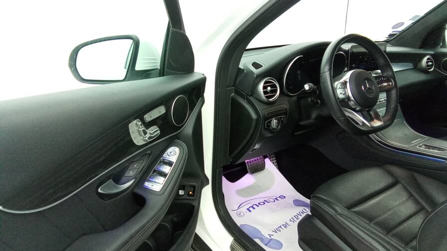 Mandataire Automobile occasion, recherche de Mercedes Glc-300-e-eq-power-9g-tronic-4matic-amg-line - E-Motors
