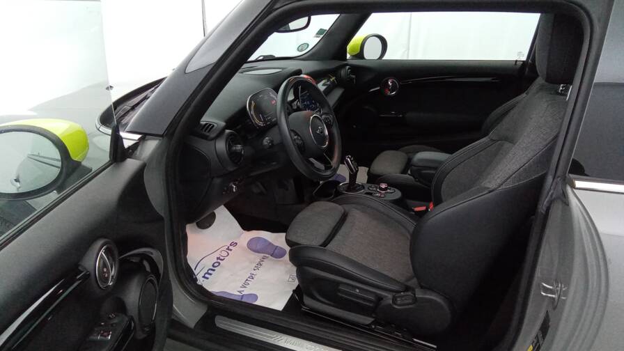 Mandataire Automobile occasion, recherche de Mini 3-portes-cooper-se-184-greenwich-toit-gps - E-Motors