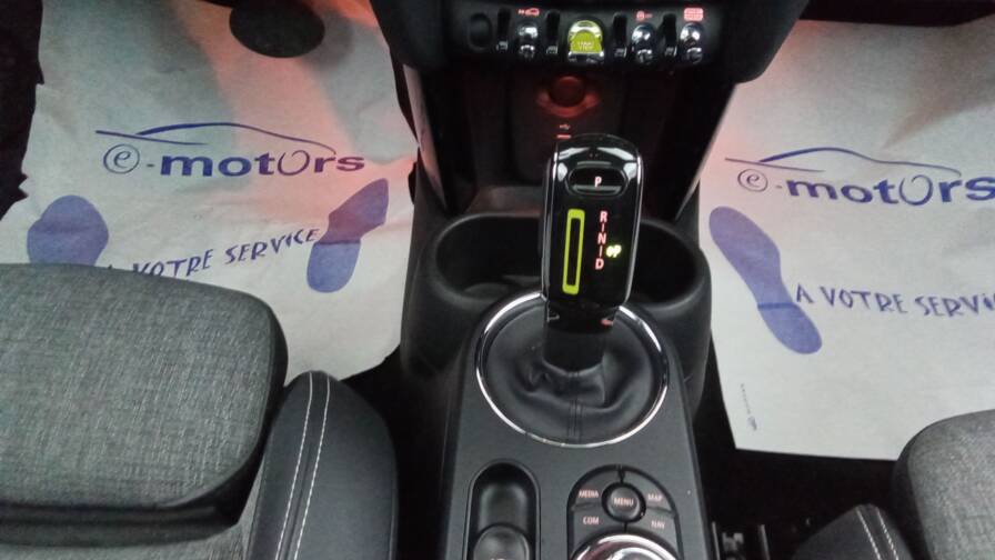 Mandataire Automobile occasion, recherche de Mini 3-portes-cooper-se-184-greenwich-toit-gps - E-Motors