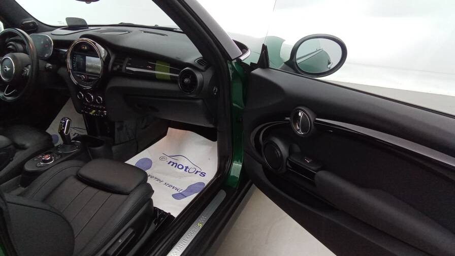 Mandataire Automobile occasion, recherche de Mini Hatch-3-portes-cooper-se-184-finition-yours-plus-toit - E-Motors