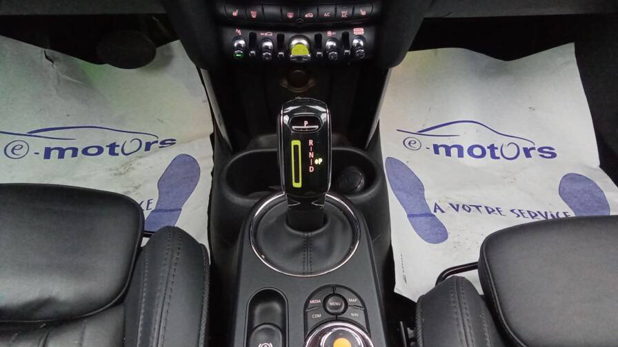 Mandataire Automobile occasion, recherche de Mini Hatch-3-portes-cooper-se-184-finition-yours-plus-toit - E-Motors