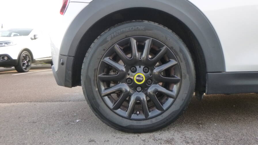 Mandataire Automobile occasion, recherche de Mini Hatch-3-portes-cooper-se-184-ch-edition-camden-plus-toit - E-Motors