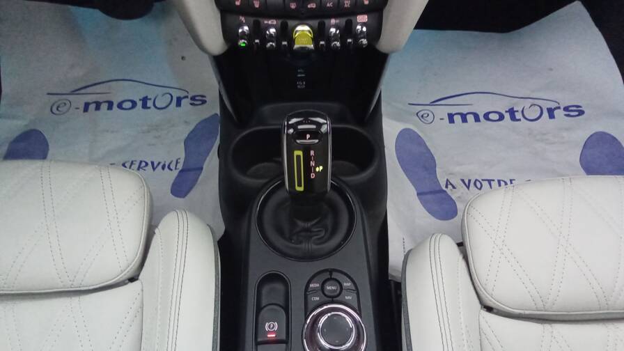 Mandataire Automobile occasion, recherche de Mini Hatch-3-portes-cooper-se-184-mini-yours - E-Motors