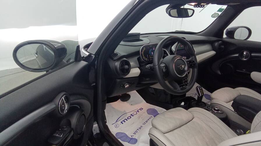 Mandataire Automobile occasion, recherche de Mini Hatch-3-portes-cooper-se-184-mini-yours - E-Motors