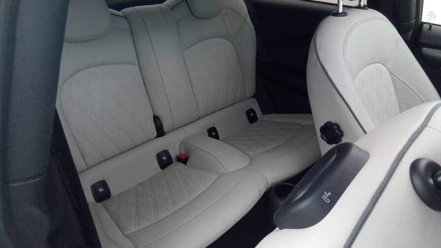 Mandataire Automobile occasion, recherche de Mini Hatch-3-portes-cooper-se-184-mini-yours - E-Motors