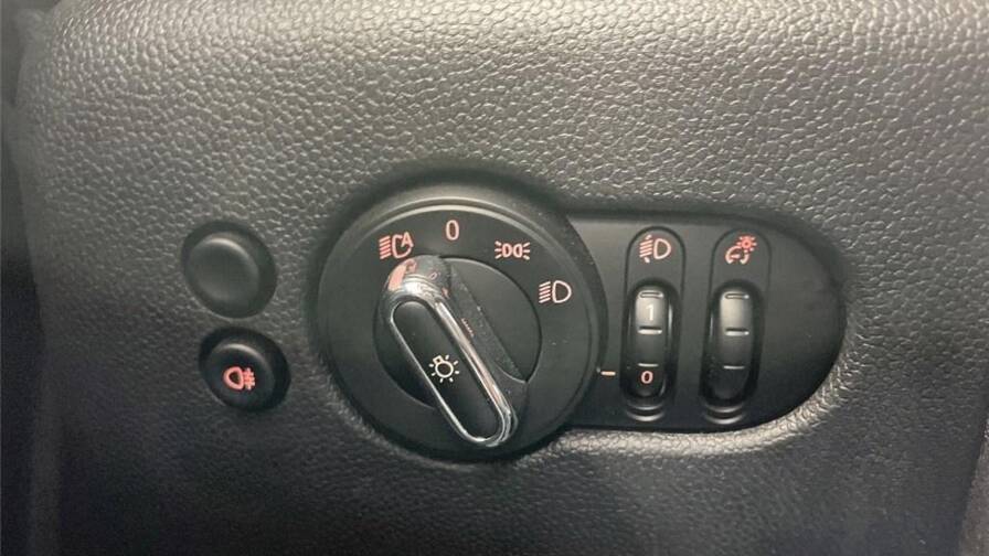 Mandataire Automobile occasion, recherche de Mini Mini-f55-hatch-5-portes-cooper-136-ch-dkg7-essential - E-Motors