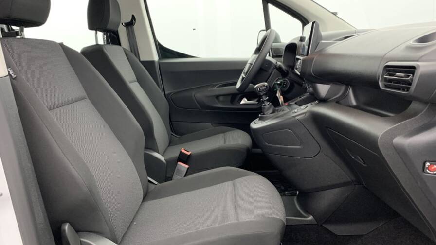 Mandataire Automobile neuf, recherche de Opel Combo-cabine-approfondie-ca-m-bluehdi-100-s-s-bvm6 - E-Motors