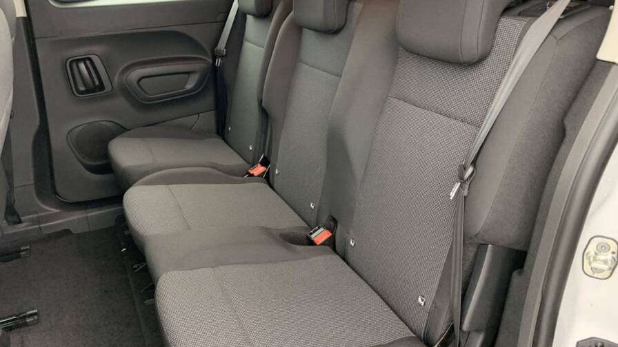 Mandataire Automobile neuf, recherche de Opel Combo-cabine-approfondie-ca-m-bluehdi-100-s-s-bvm6 - E-Motors