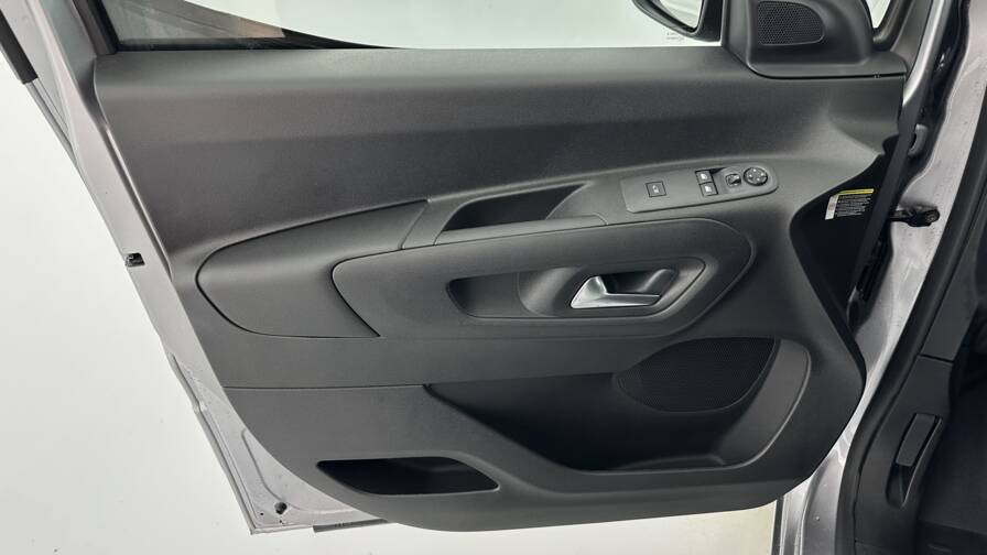 Mandataire Automobile neuf, recherche de Opel Combo-cargo-m-650kg-1-5-bluehdi-100ch - E-Motors