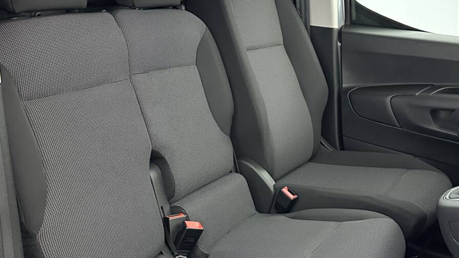 Mandataire Automobile neuf, recherche de Opel Combo-cargo-m-650kg-1-5-bluehdi-100ch - E-Motors