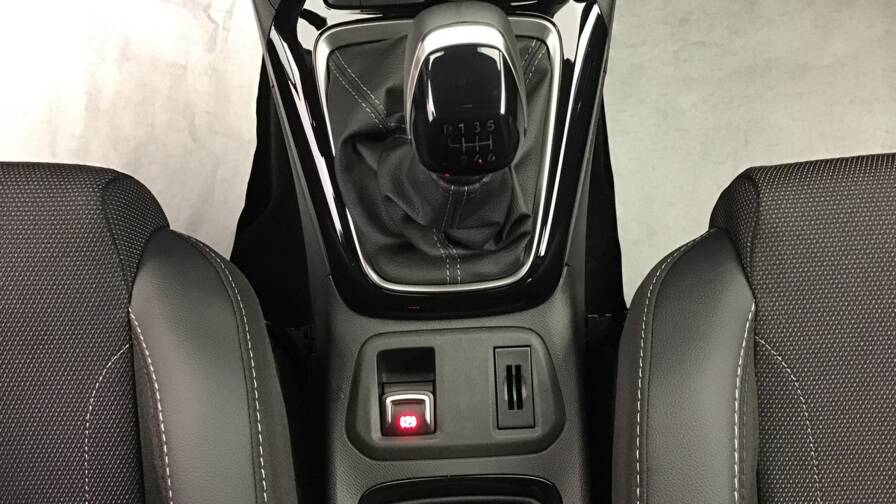 Mandataire Automobile occasion, recherche de Opel Corsa-1-2-turbo-100-ch-bvm6-gs5-portes-vp-essence-sans-plomb072023-en-cours - E-Motors