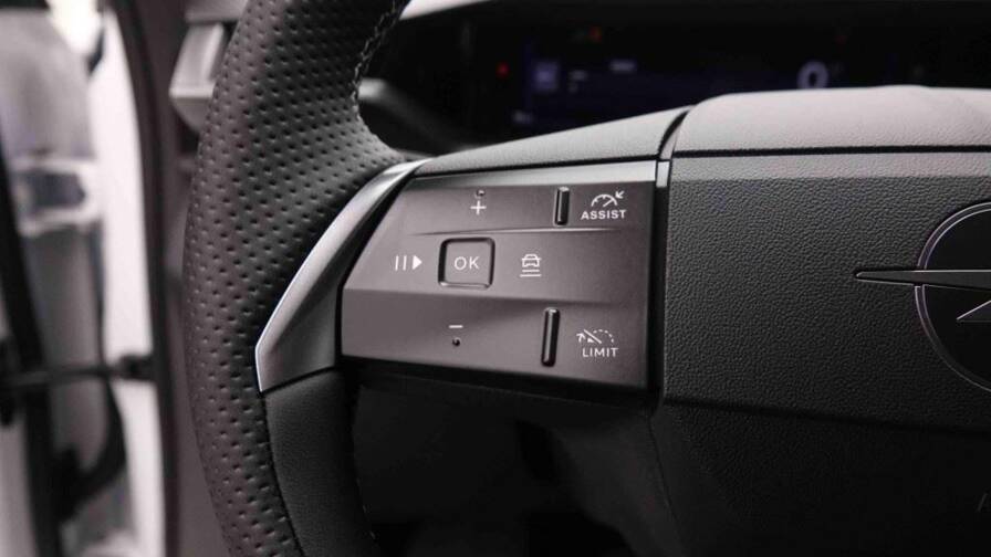 Mandataire Automobile neuf, recherche de Opel Grandland-1-2-t-hybrid-145-gs - E-Motors