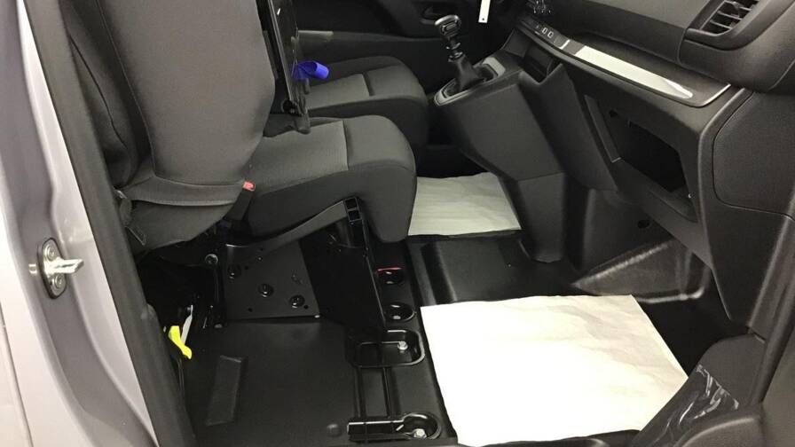 Mandataire Automobile neuf, recherche de Opel Vivaro-fourgon-l3-van-2-0-turbo-d-145 - E-Motors
