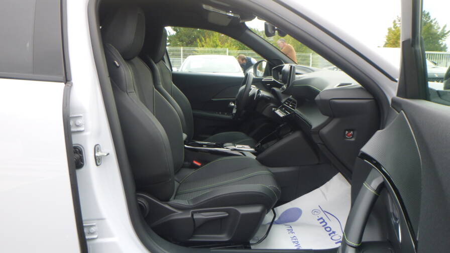 Mandataire Automobile occasion, recherche de Peugeot 2008-puretech-130-s-s-eat8-gt - E-Motors