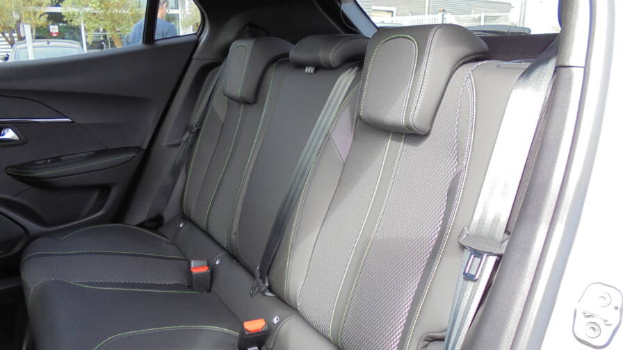 Mandataire Automobile neuf, recherche de Peugeot 2008-hybrid-145-e-dcs6-gt - E-Motors